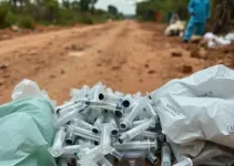descarte irregular de insumos de saúde em Bauru