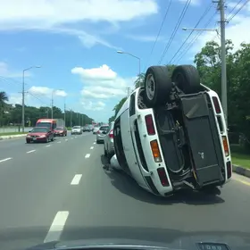 carro capota na rodovia cezário josé de castilho